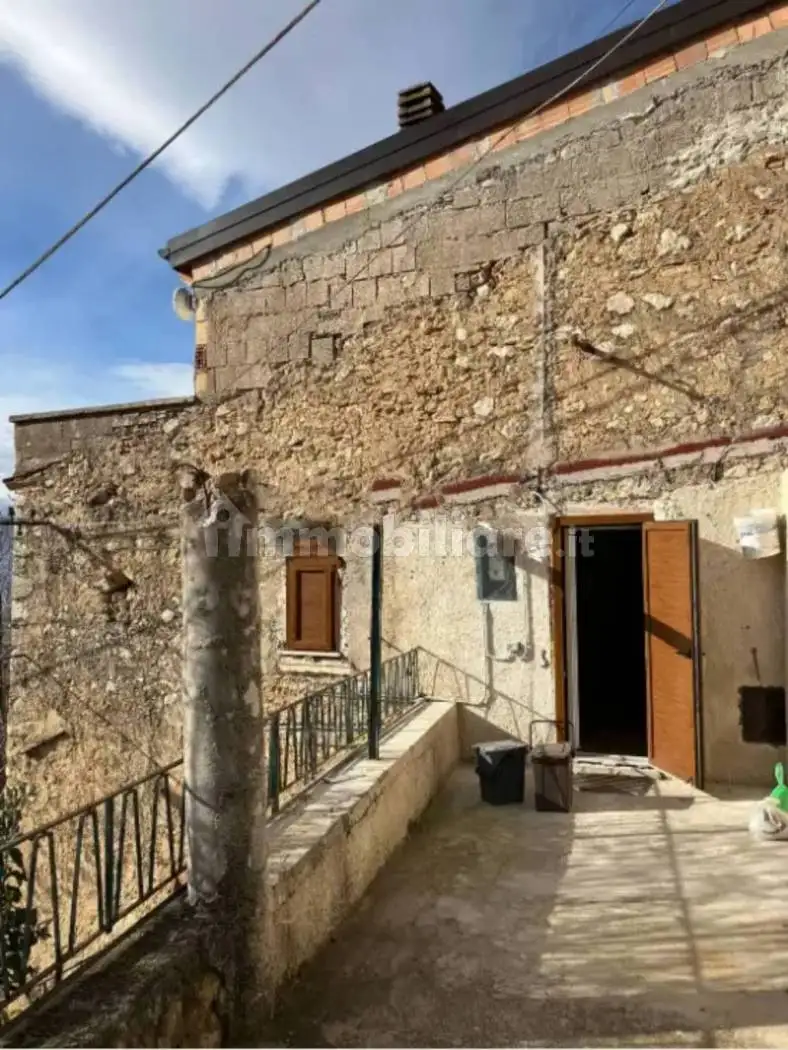 Appartamento in vendita a Gioia dei Marsi