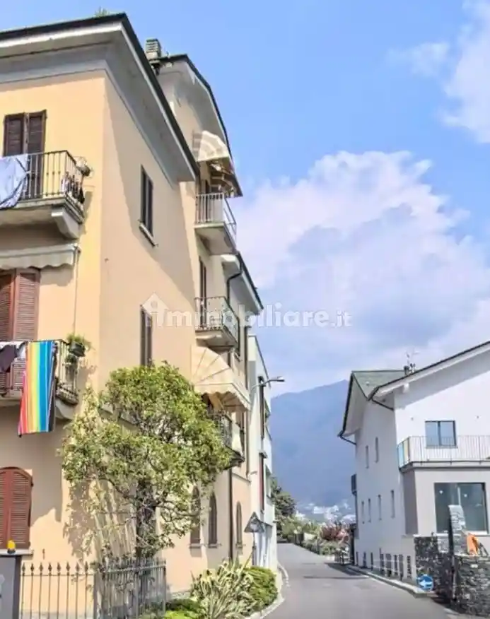 Appartamento in vendita a Carate Urio