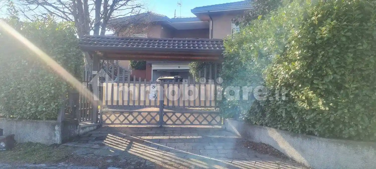 Villa in vendita a Albese con Cassano