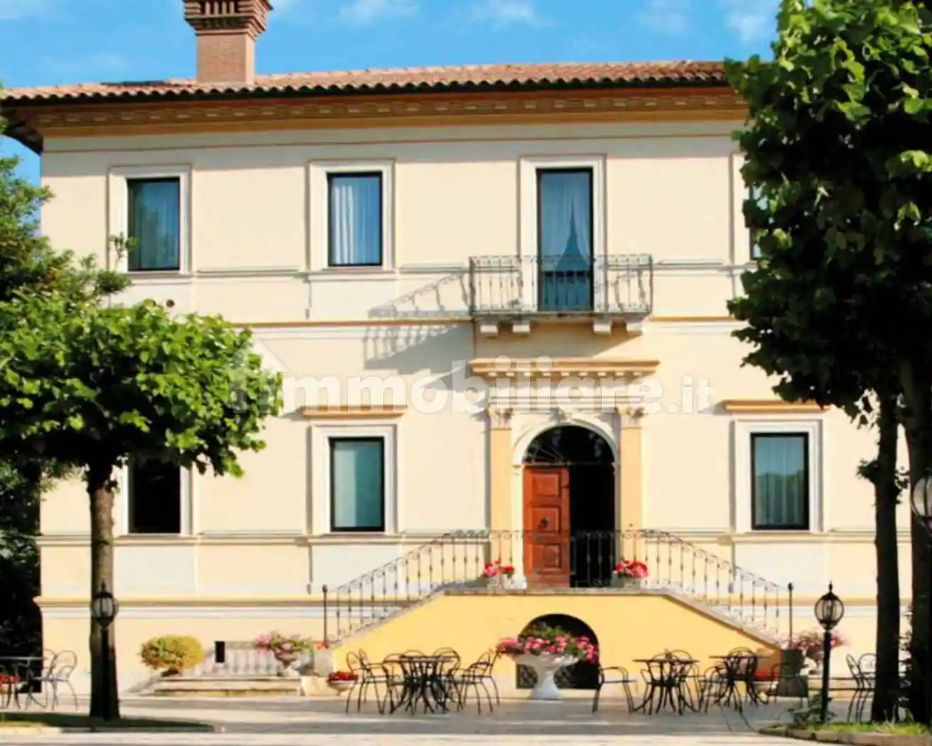 Palazzo - Edificio in vendita a Colli del Tronto