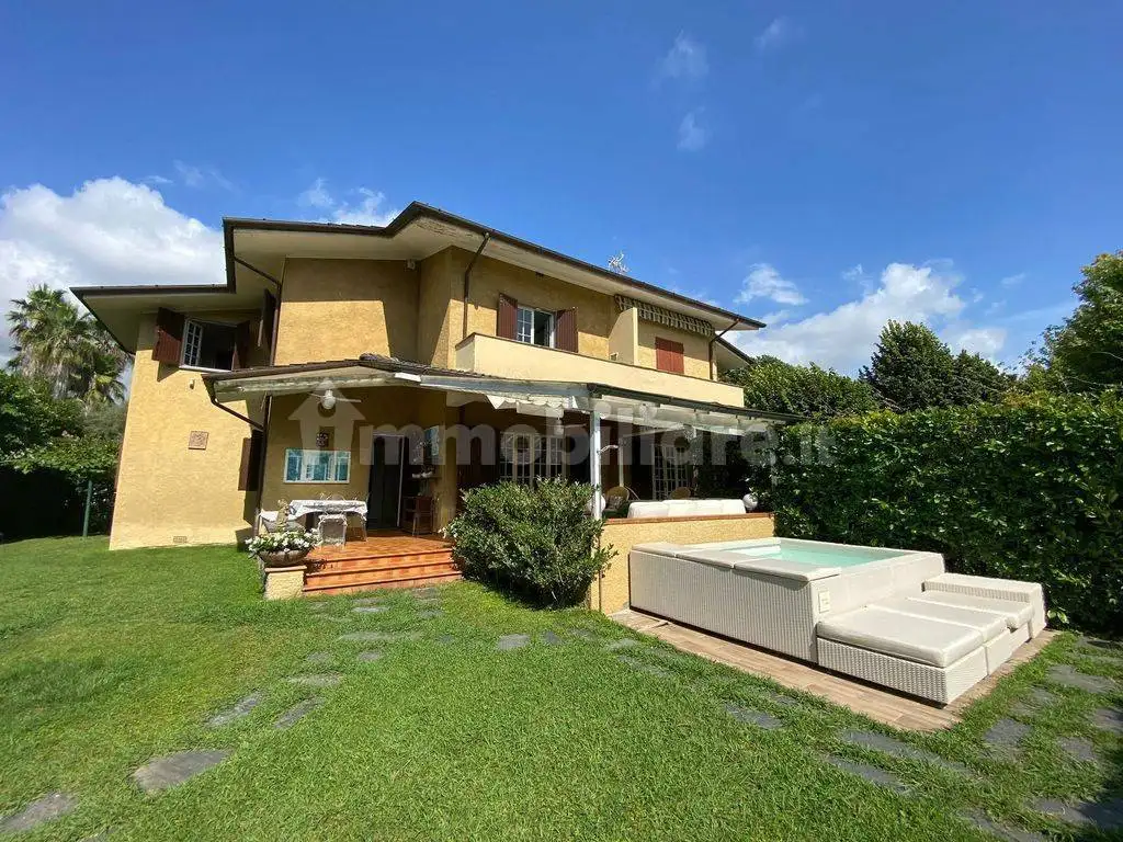 Villa in affitto a Forte dei Marmi