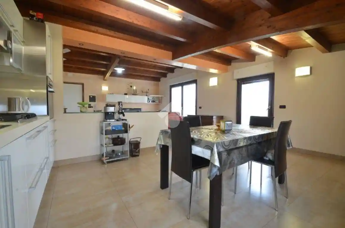 Trilocale via della Sorgente 21, Città Sant'Angelo - foto 2