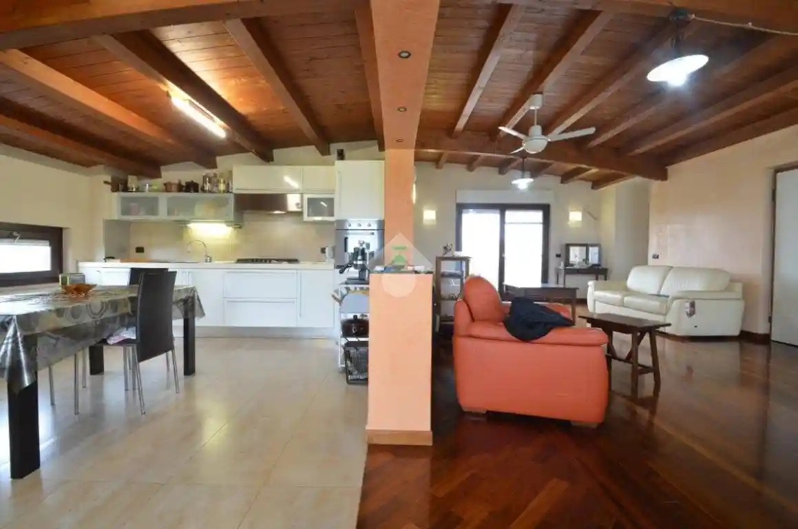 Trilocale via della Sorgente 21, Città Sant'Angelo - foto 4