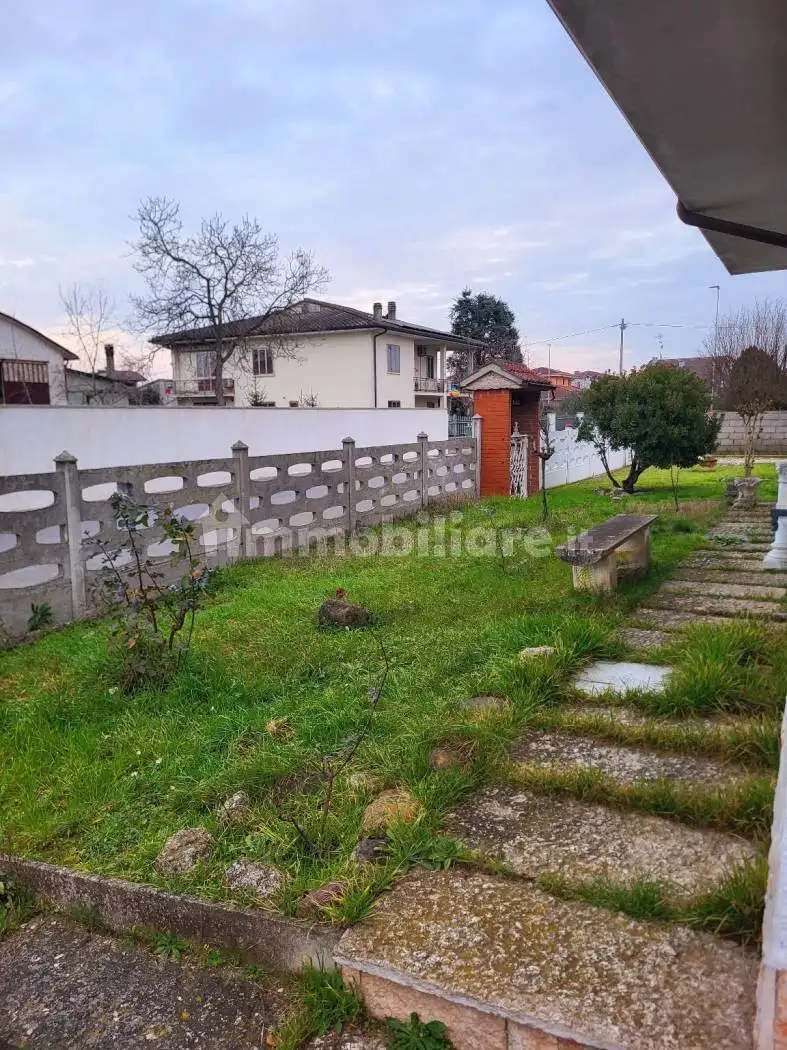 Villa bifamiliare via Aldo Moro, Centro, Commessaggio - foto 2