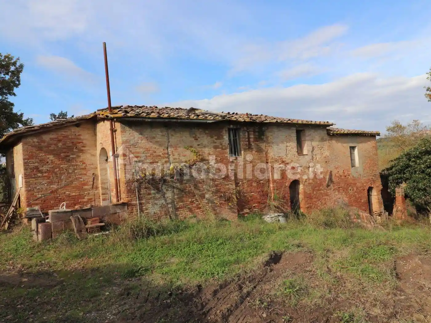 Rustico - Casale in vendita a Siena