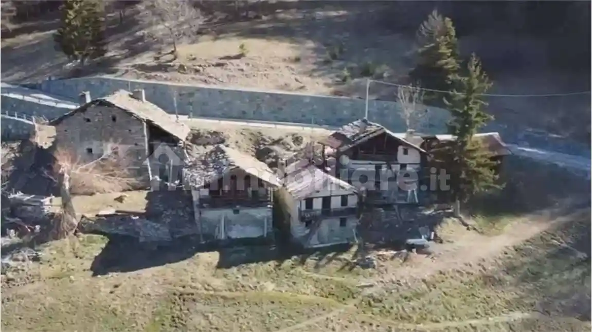 Rustico - Casale in vendita a Brusson