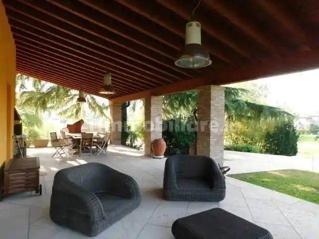 Villa in vendita a Nave