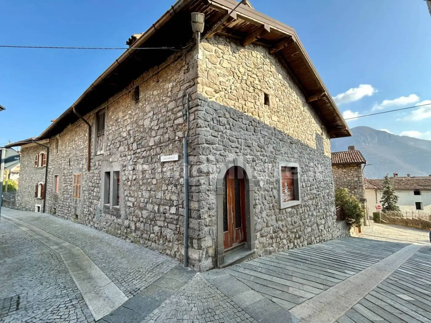 Casa indipendente in vendita a Bianzano