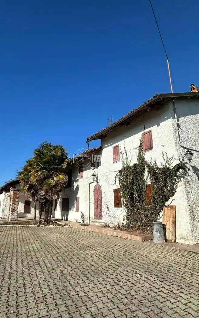 Palazzo - Edificio in vendita a Cherasco