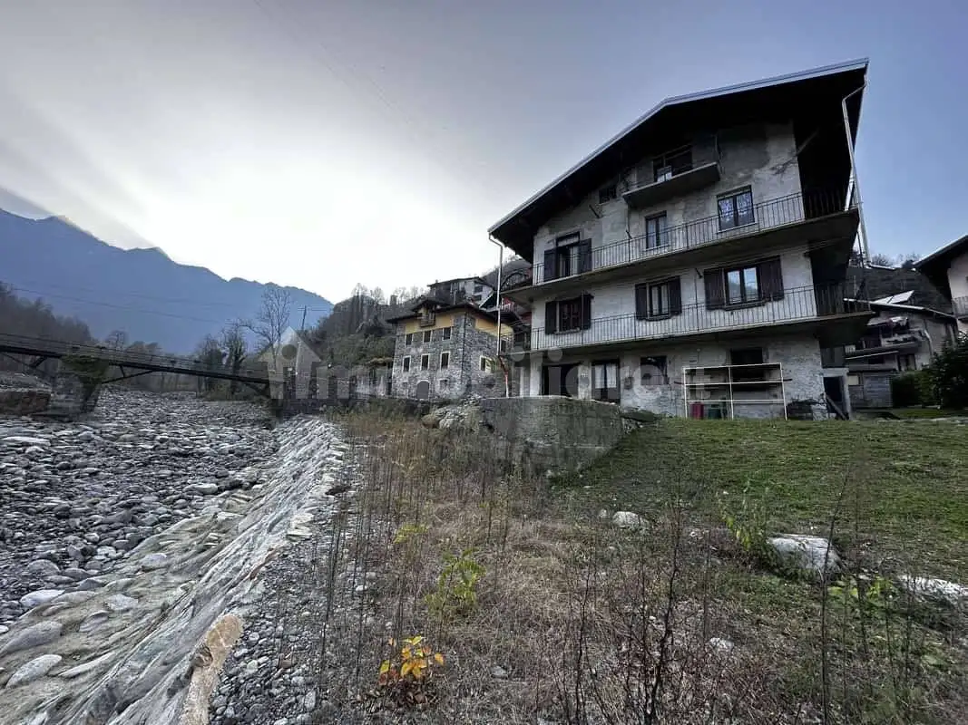 Casa indipendente in vendita a Varallo