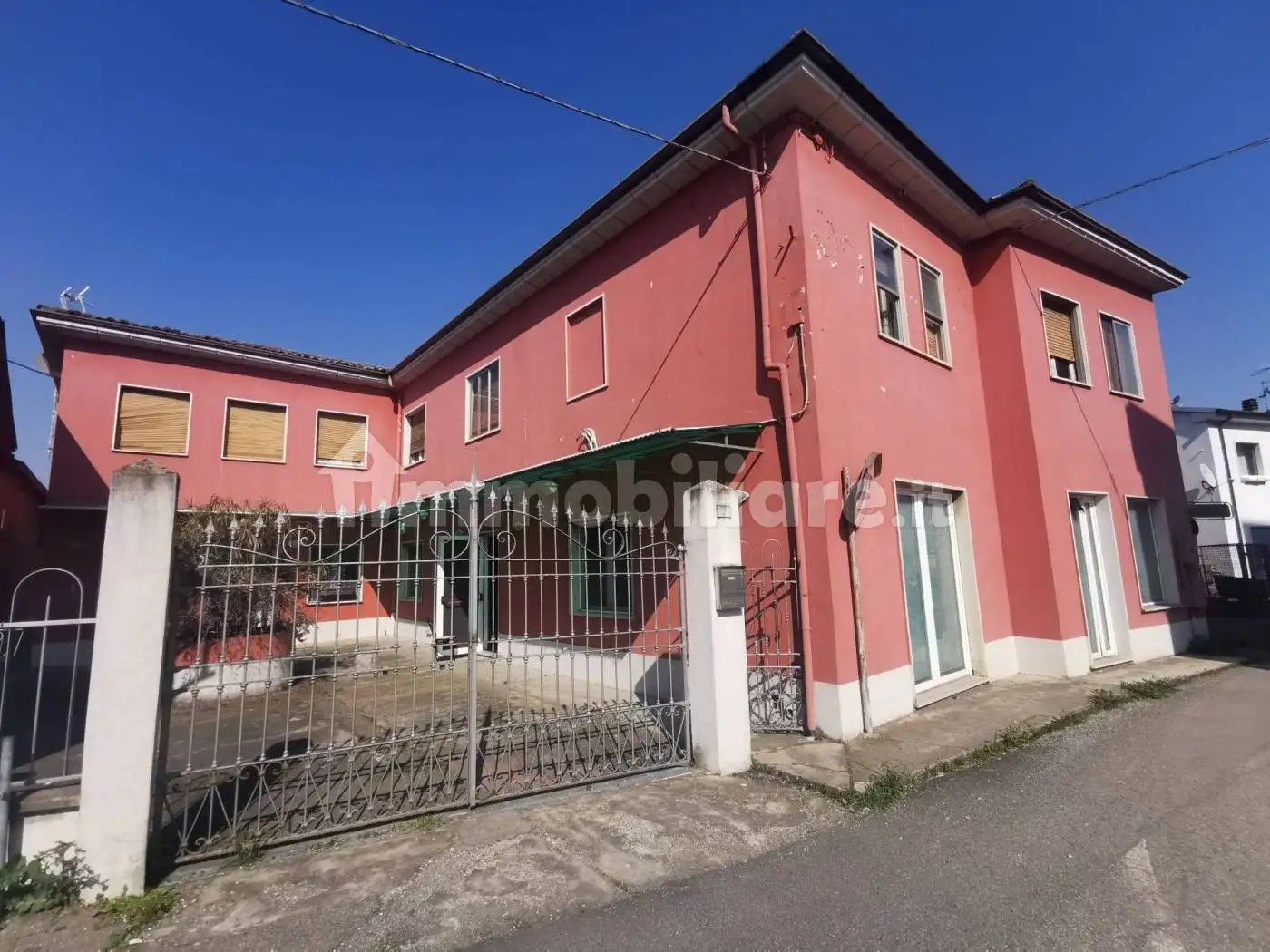 Palazzo - Edificio in vendita a Rea