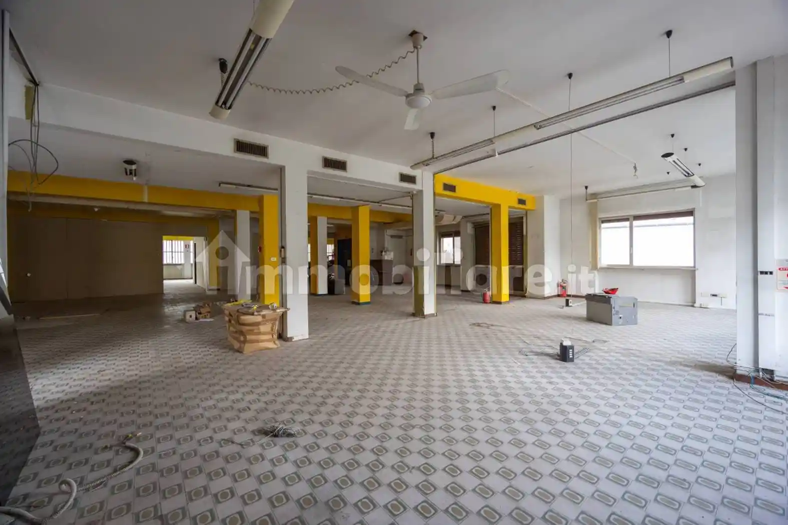 Palazzo - Edificio in Affitto - foto 4