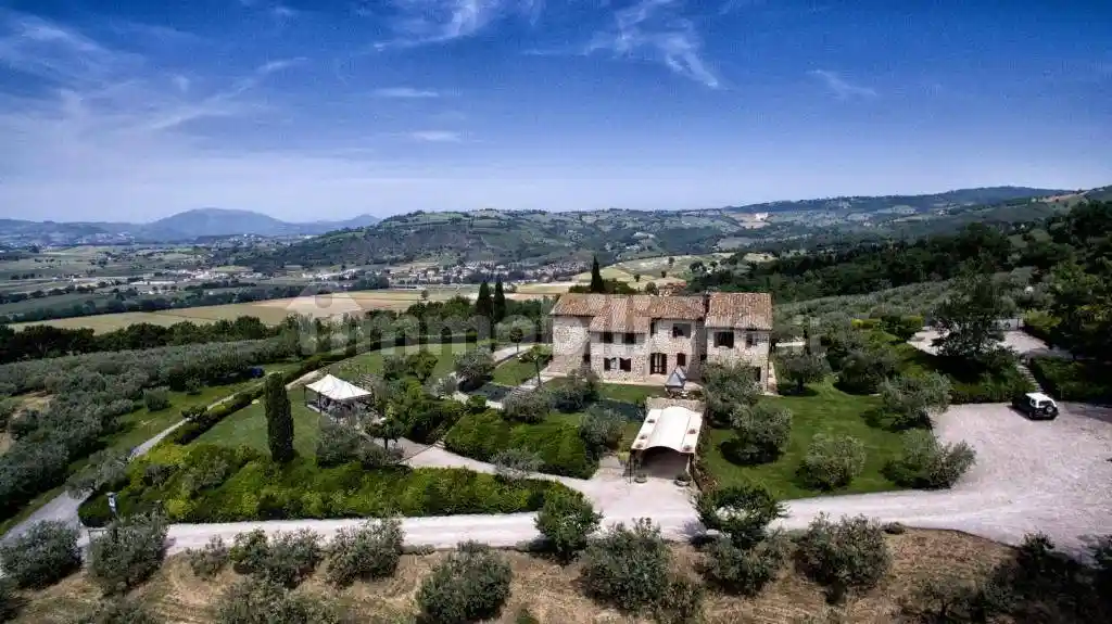 Palazzo - Edificio in vendita a Assisi