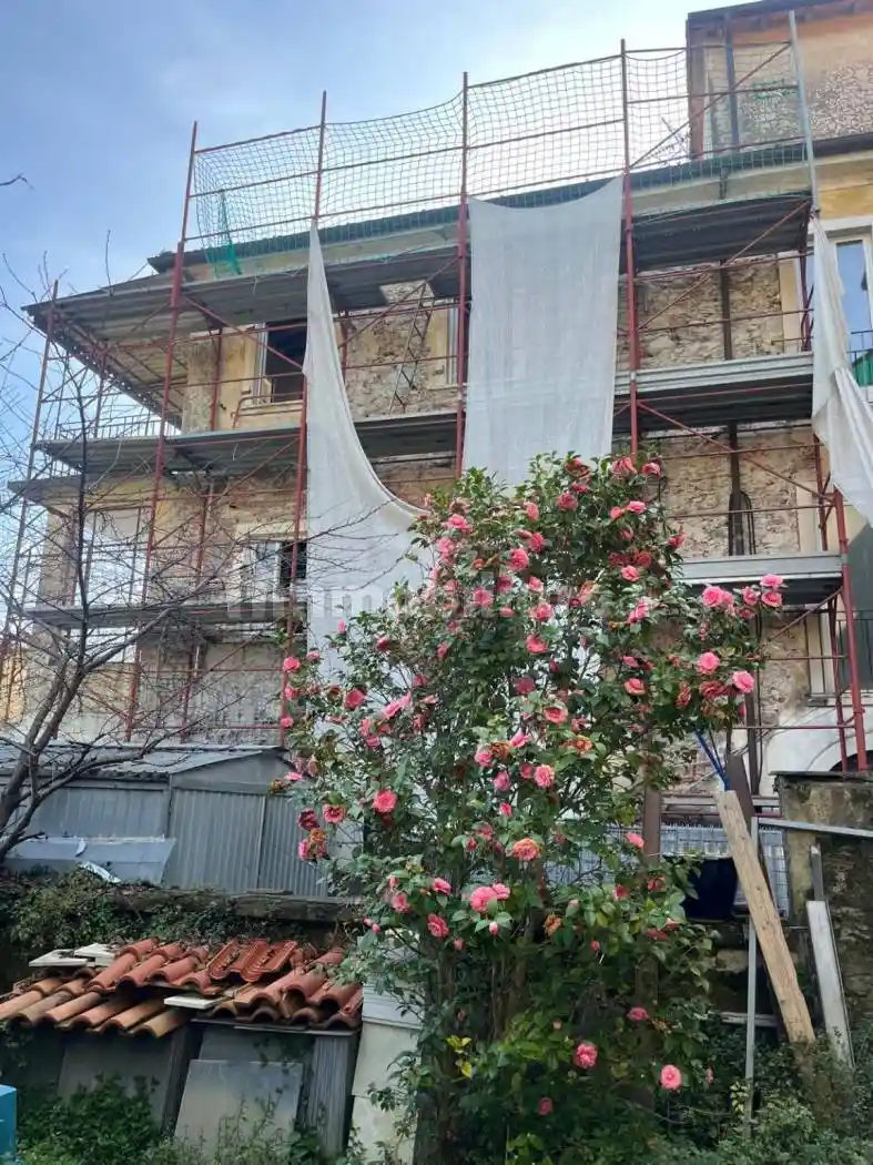 Palazzo - Edificio in vendita a Massa