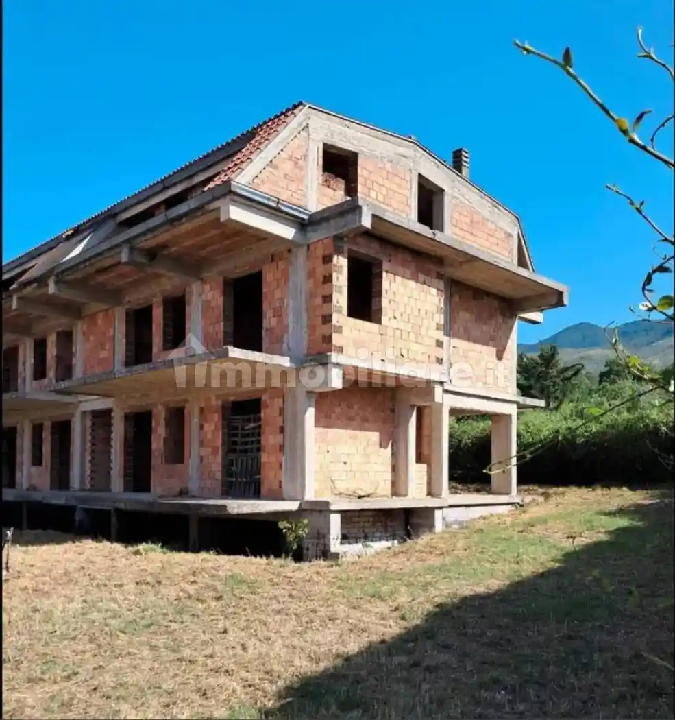 Palazzo - Edificio in vendita a Cervaro