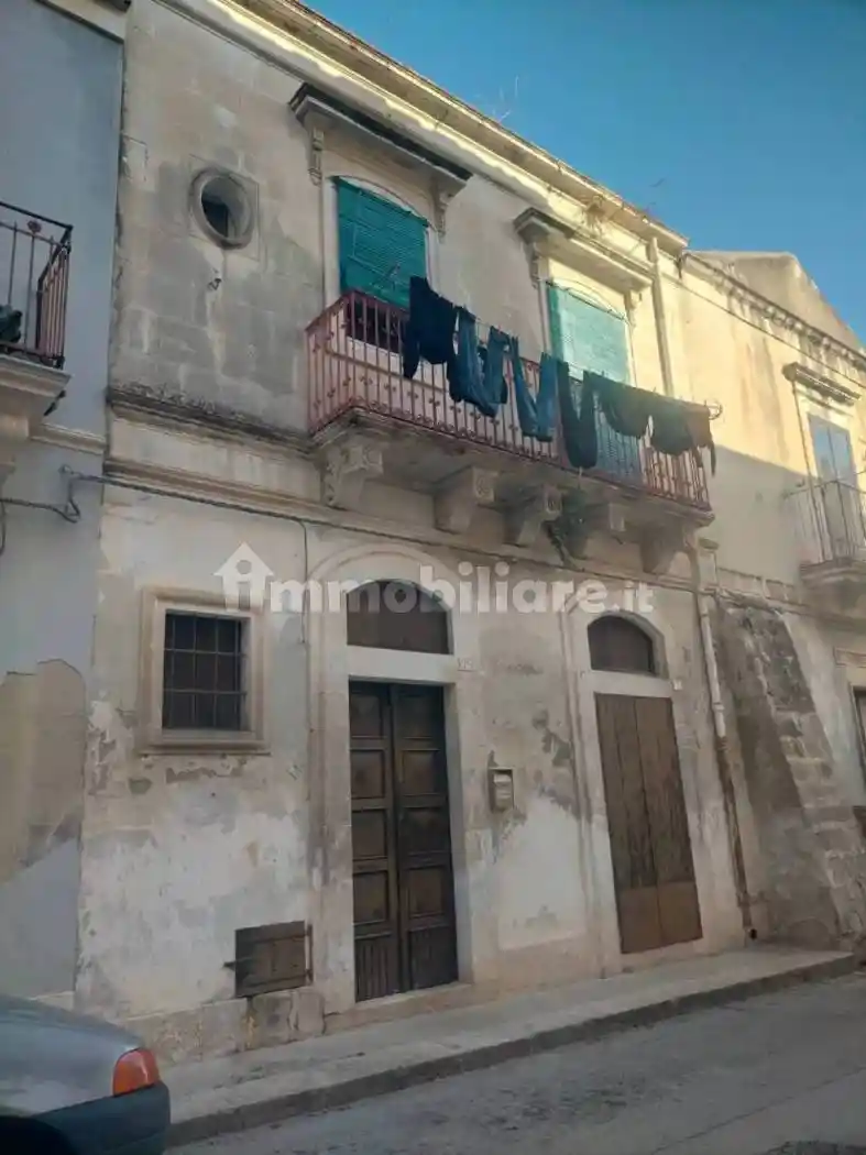 Palazzo - Edificio in vendita a Rosolini