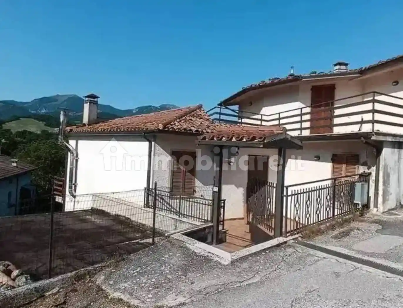 Villa in vendita a Serra Sant'Abbondio