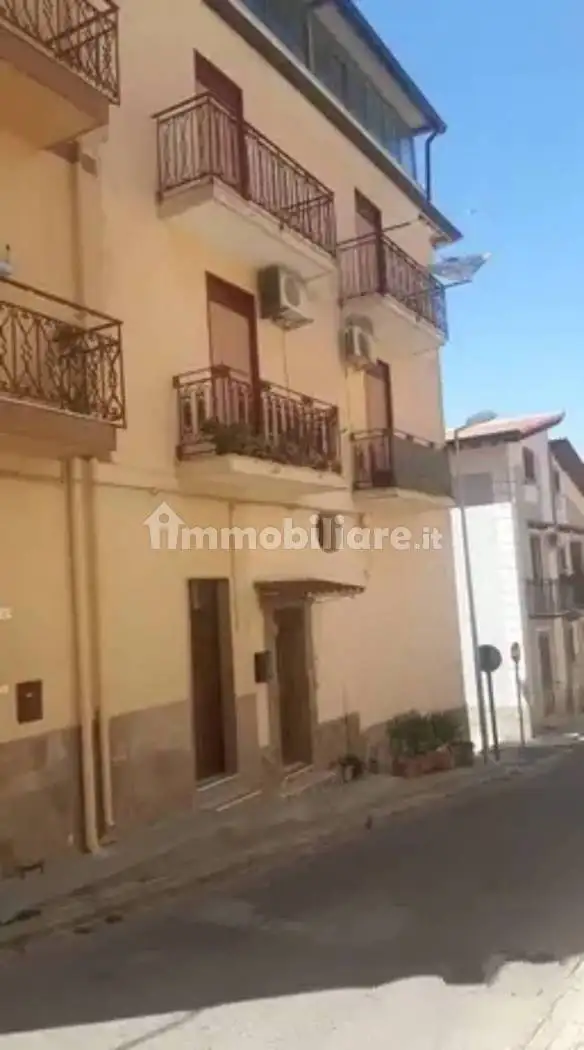 Palazzo - Edificio in vendita a Ventimiglia di Sicilia
