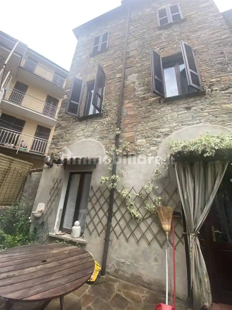 Casa indipendente in vendita a Bettola