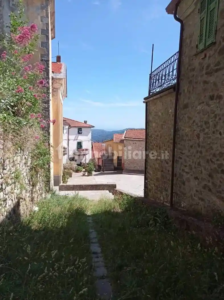 Trilocale via Al Castello Di Madrignano, 33, Calice al Cornoviglio - foto 3