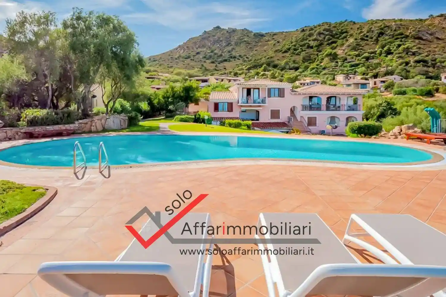 Palazzo - Edificio in vendita a San Teodoro