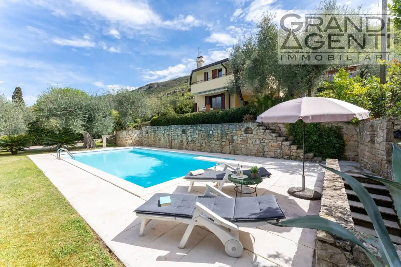 Villa in vendita a Torri del Benaco