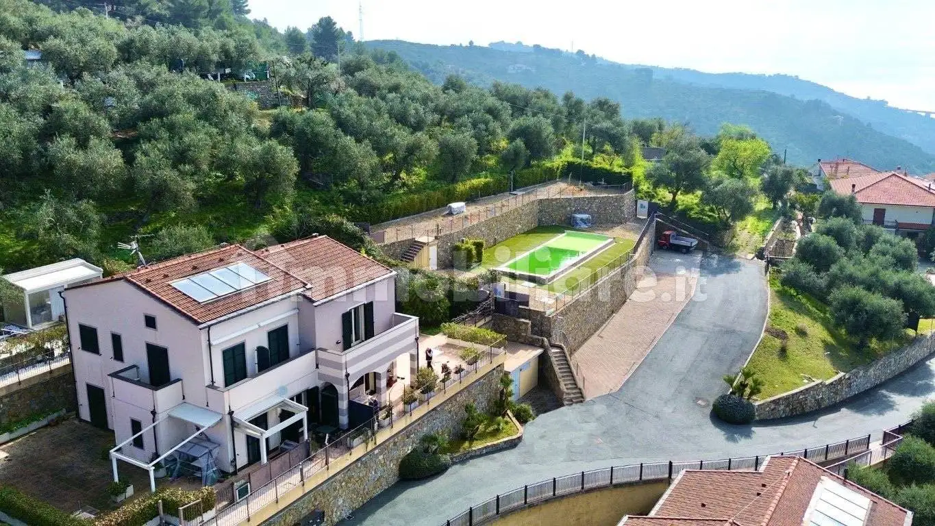 Appartamento in vendita a Civezza