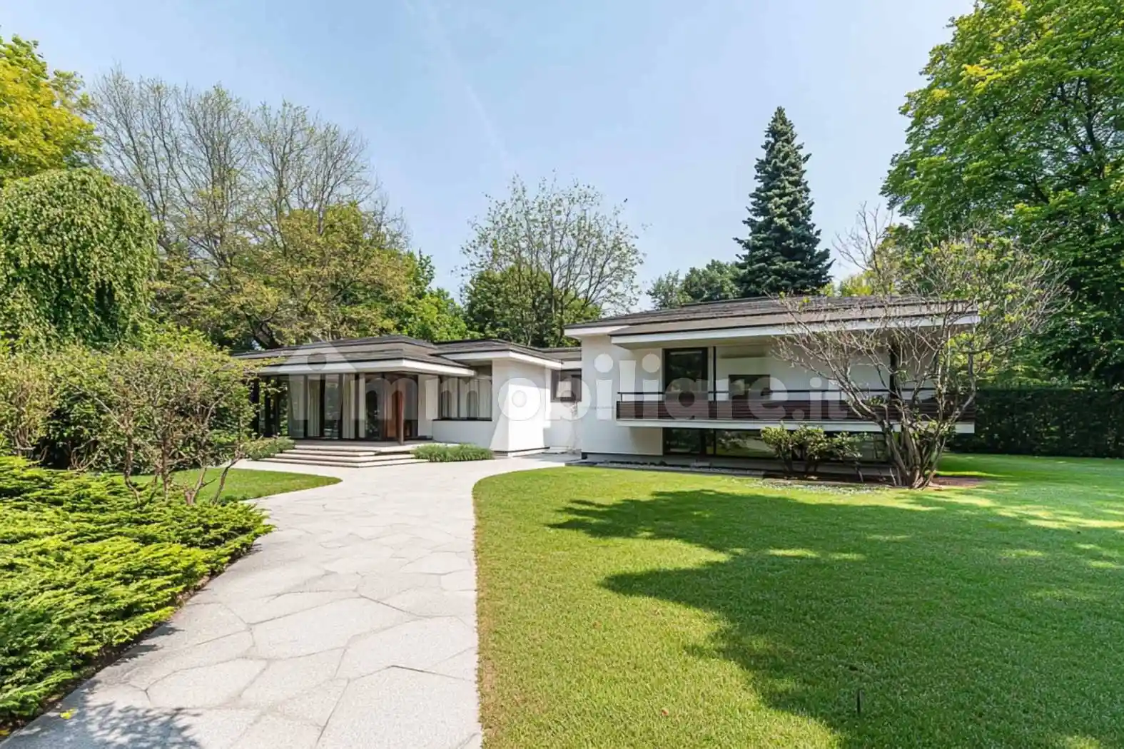 Villa in vendita a Carate Brianza