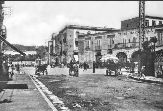 Palazzo - Edificio in vendita a Napoli