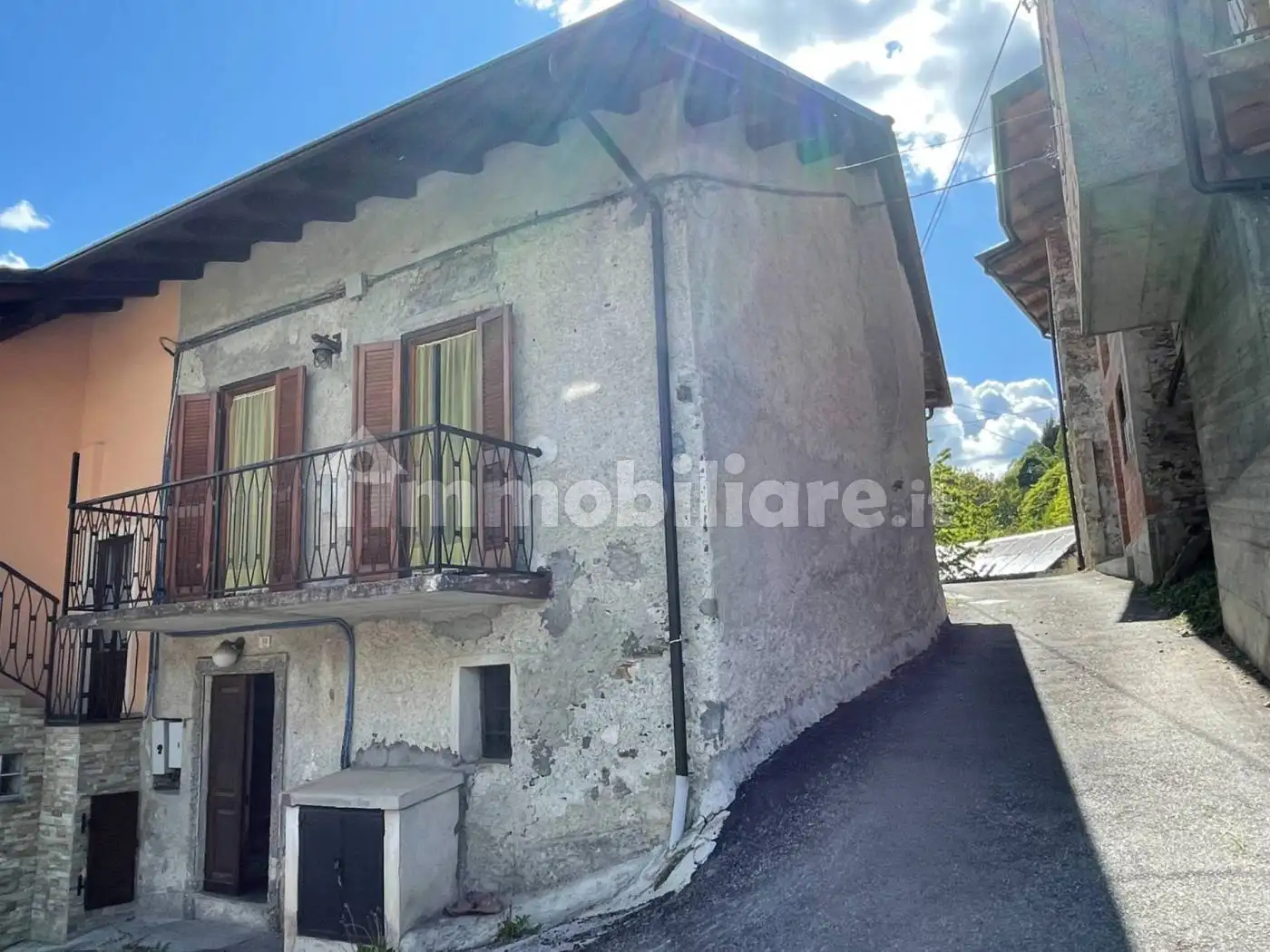Palazzo - Edificio in vendita a Roburent
