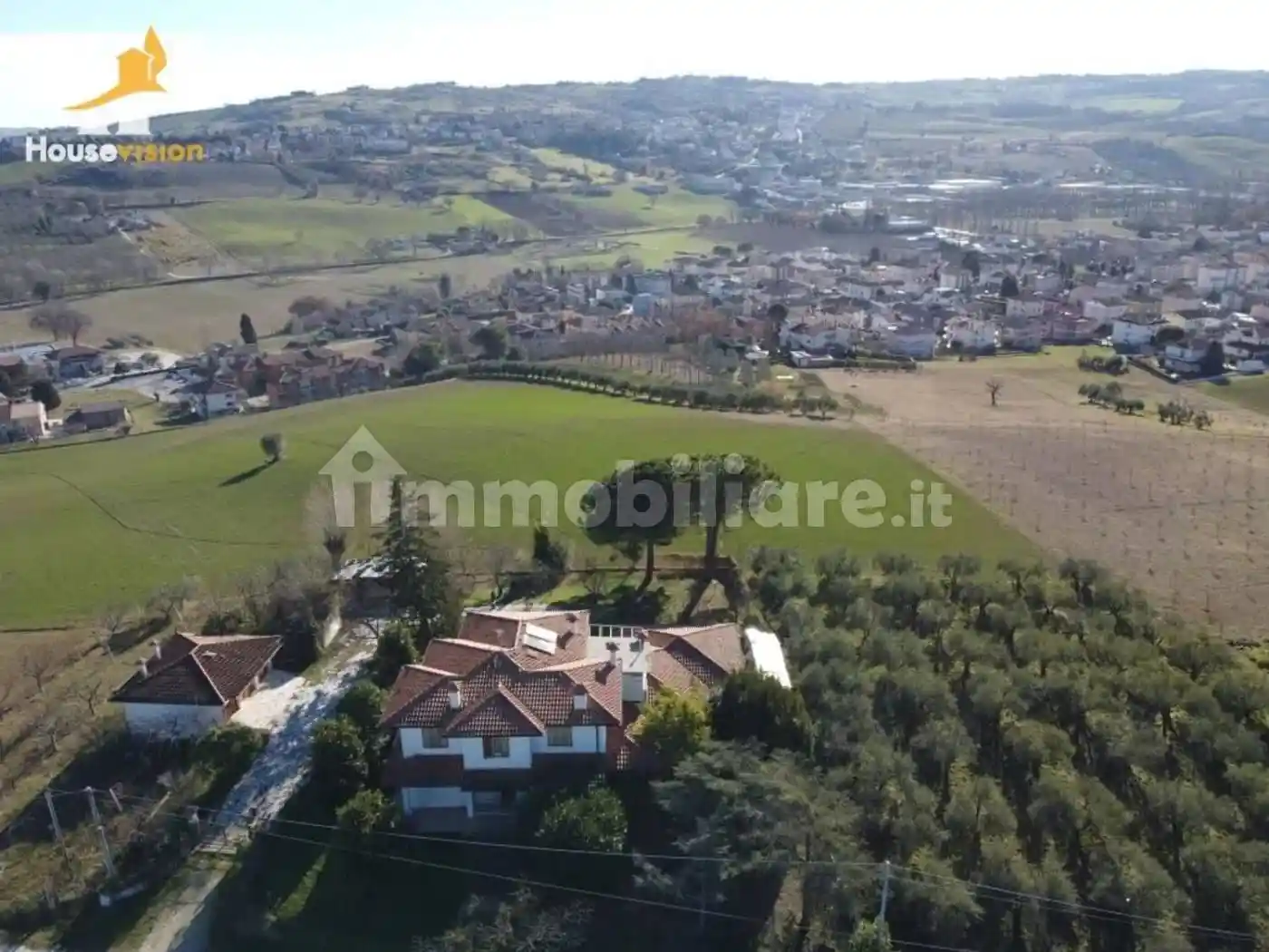 Villa in vendita a Serra de' Conti