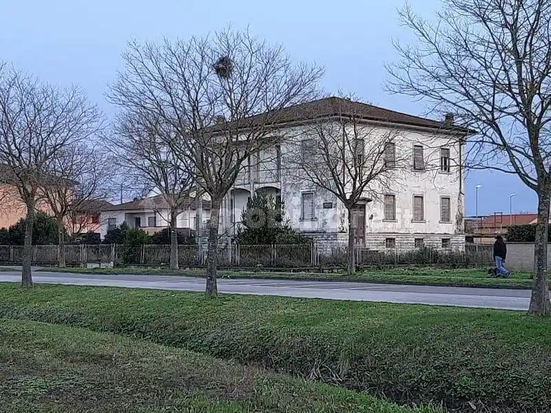 Villa in vendita a Pontedera