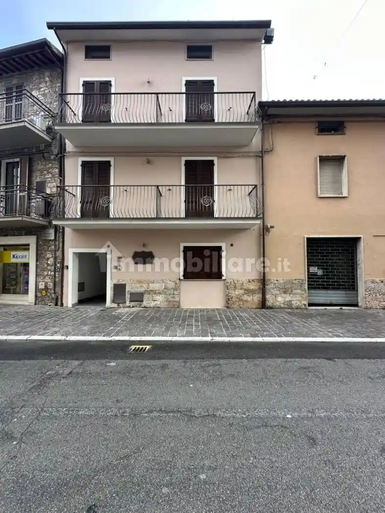 Palazzo - Edificio in vendita a Assisi