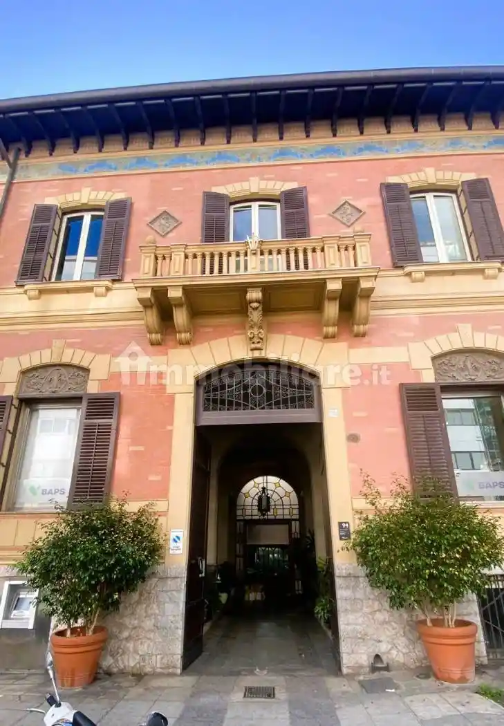Palazzo - Edificio in vendita a Palermo
