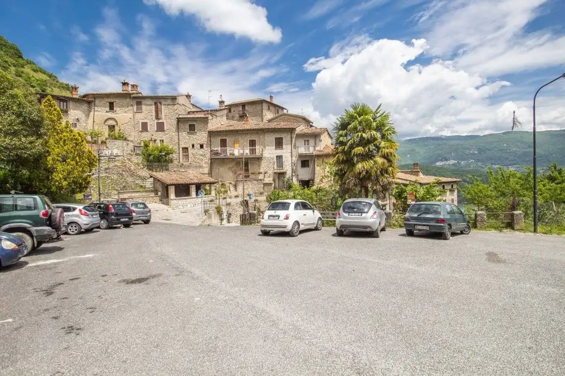 Casa indipendente in vendita a Varco Sabino