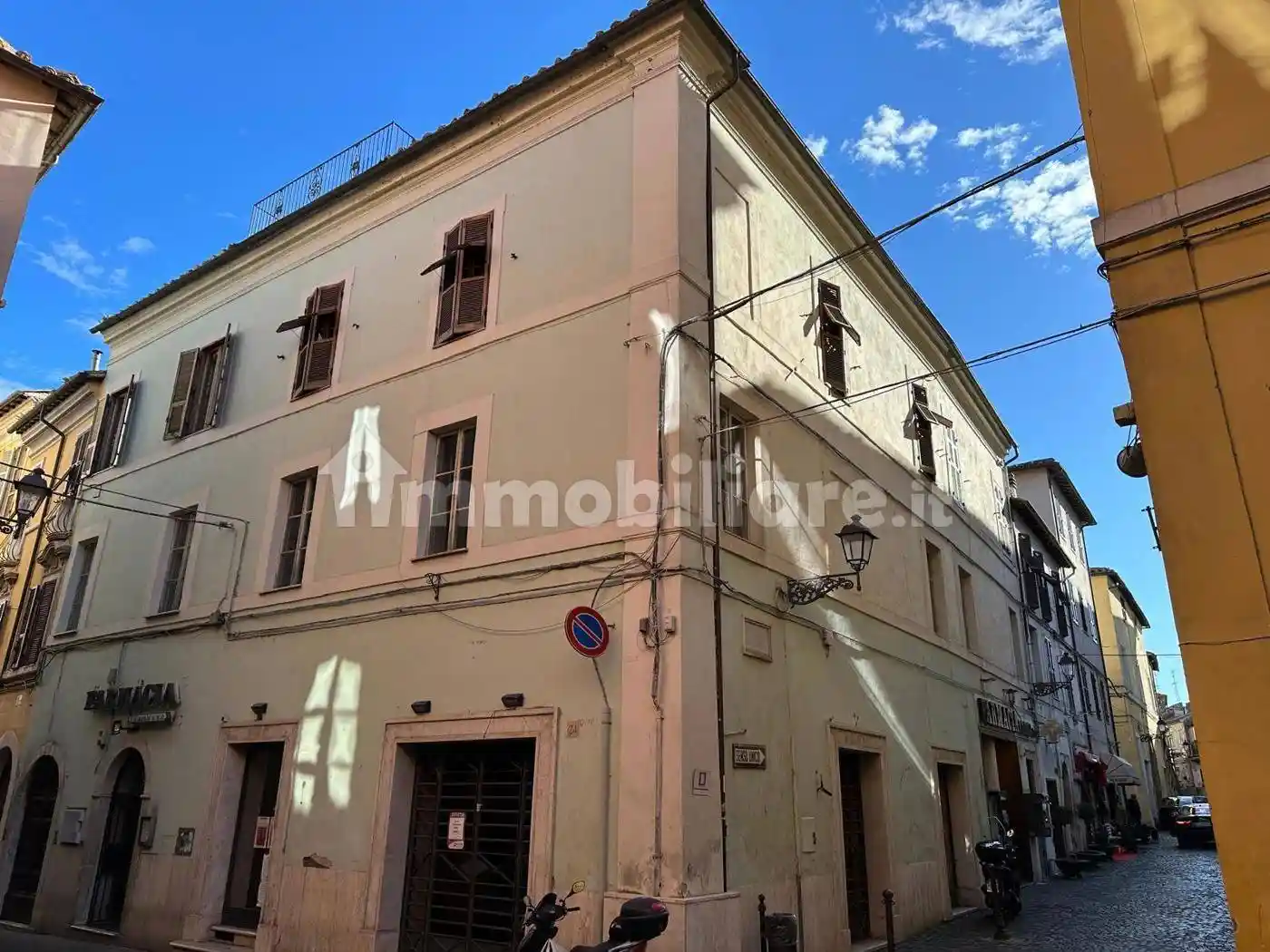Palazzo - Edificio in vendita a Civita Castellana