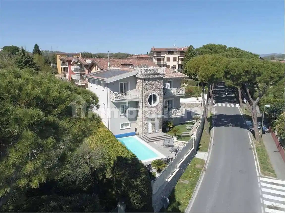 Villa in vendita a Desenzano del Garda