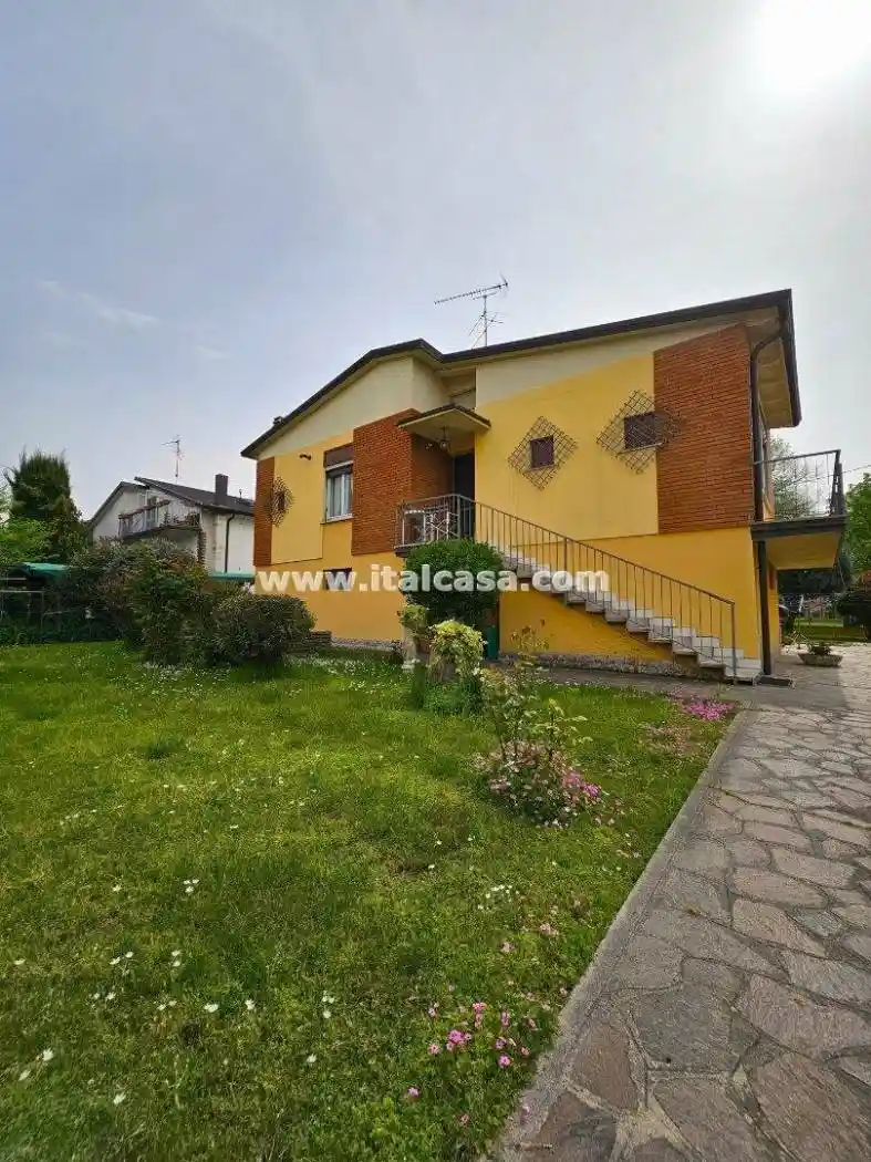 Villa in vendita a Curtatone