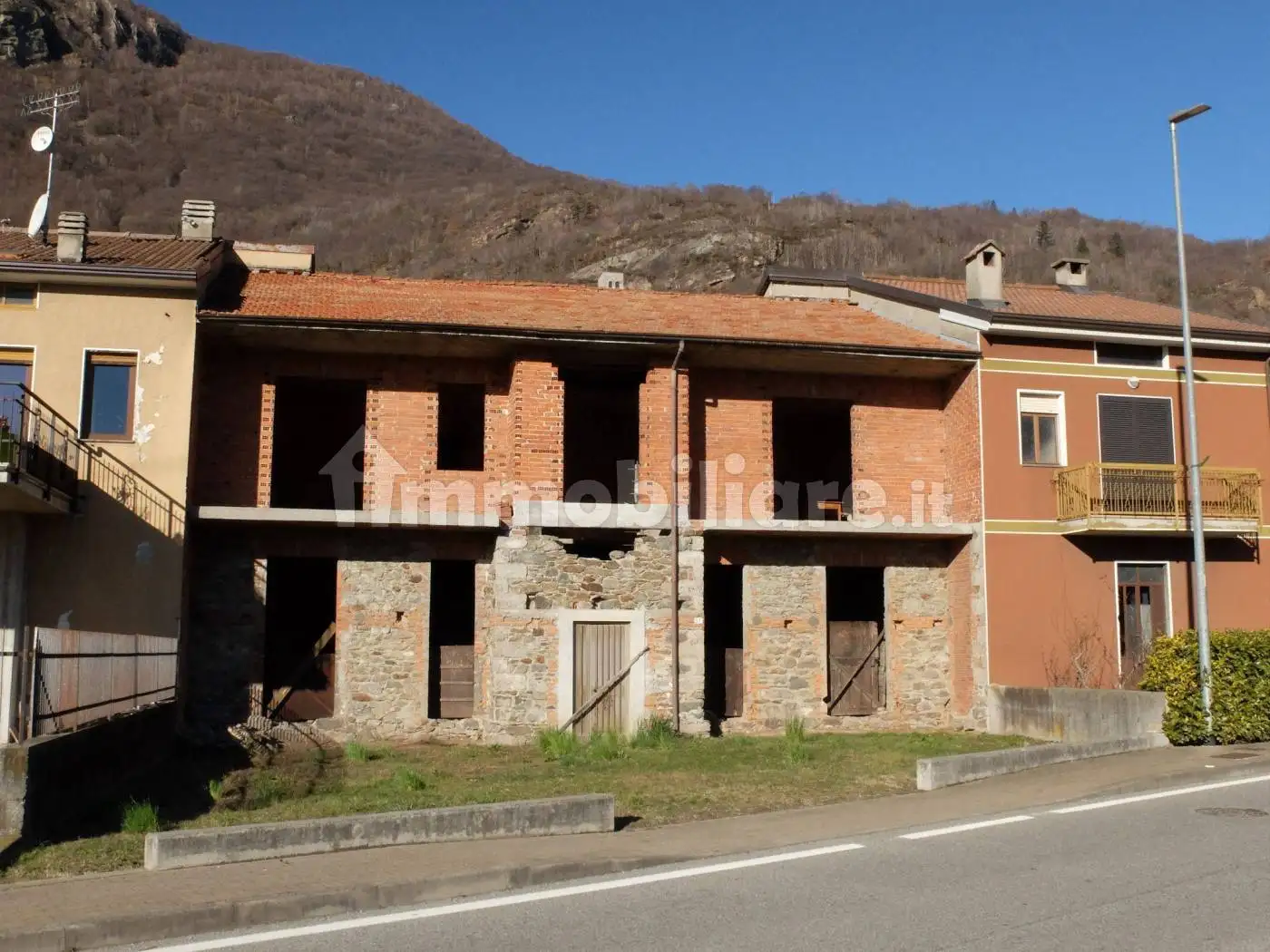 Palazzo - Edificio in vendita a Quassolo
