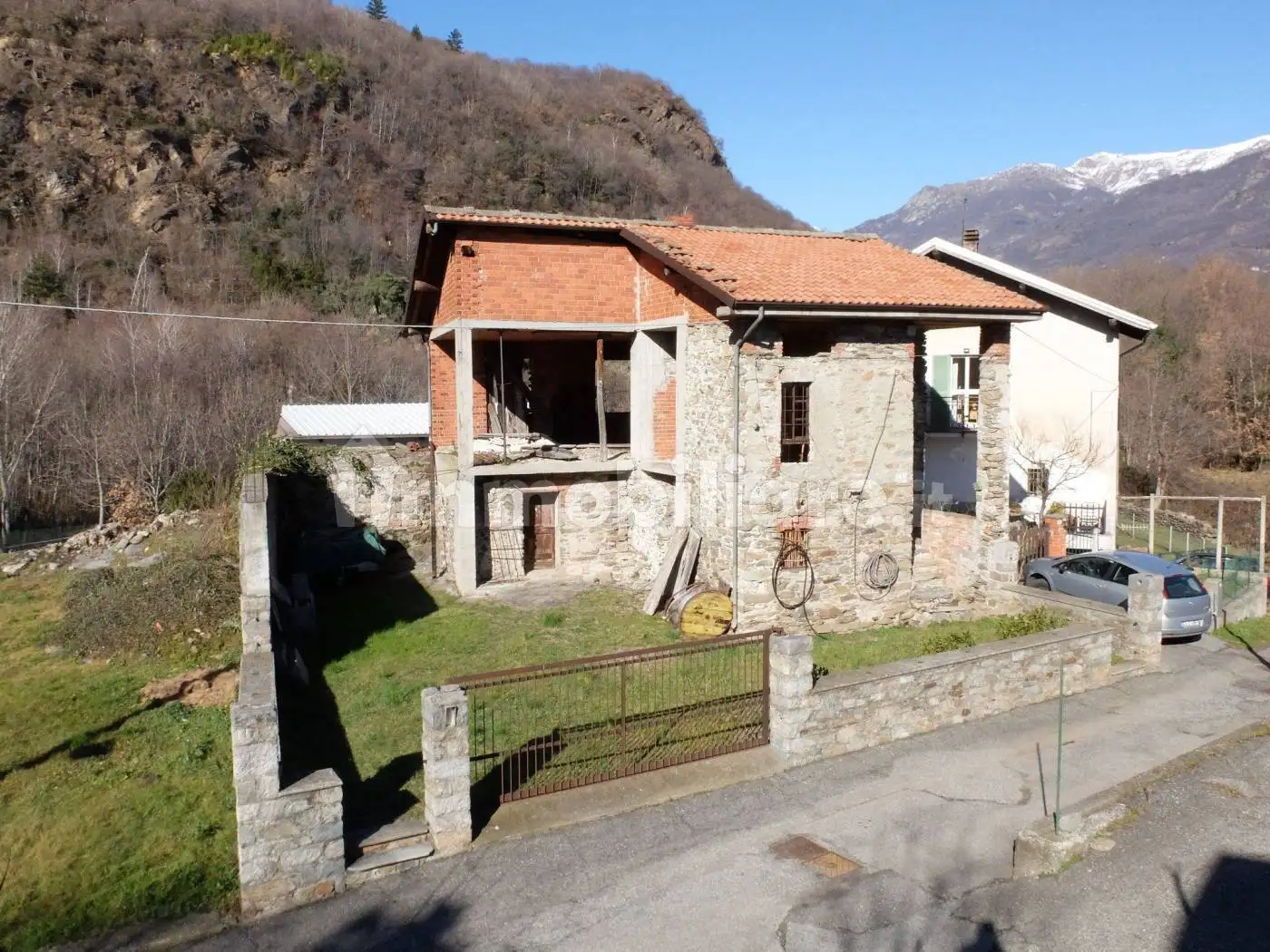 Palazzo - Edificio in vendita a Quassolo