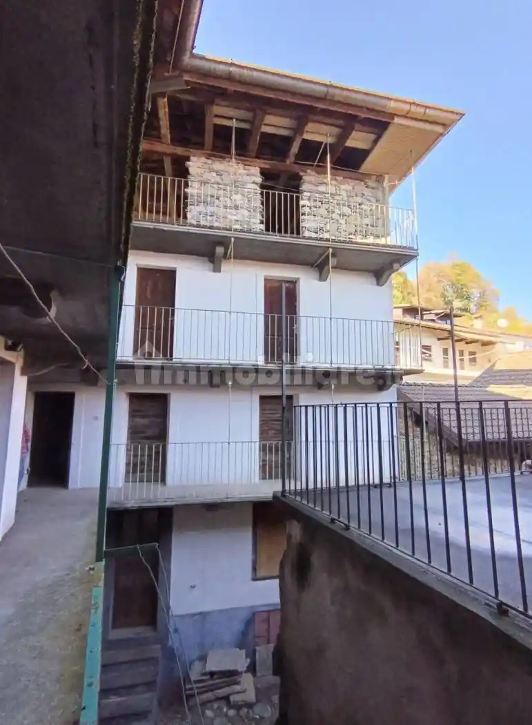 Terratetto unifamiliare 254 m², da ristrutturare, Centro, Arola - foto 3