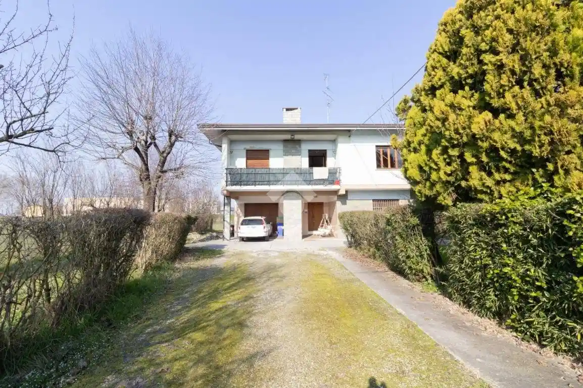 Villa in vendita a Carpi