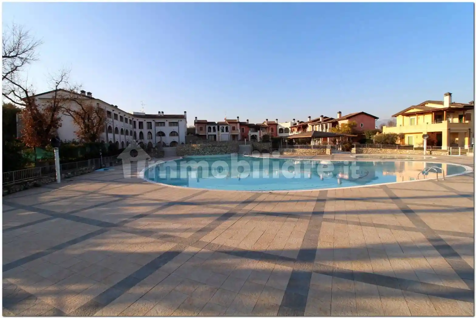 Palazzo - Edificio in vendita a Manerba del Garda