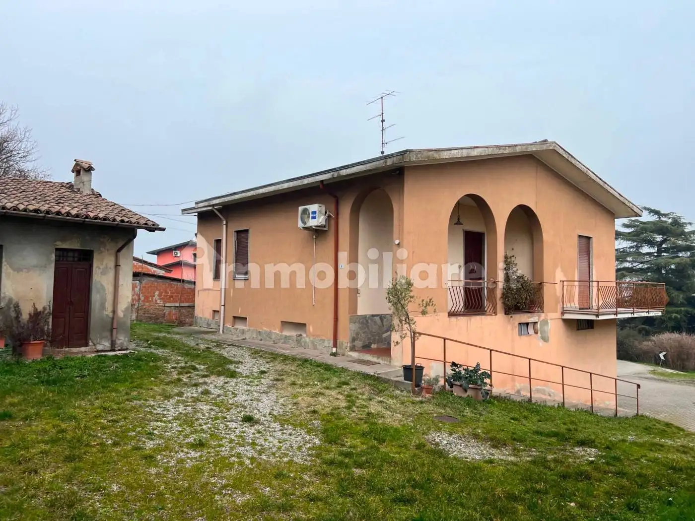 Villa in vendita a Castana