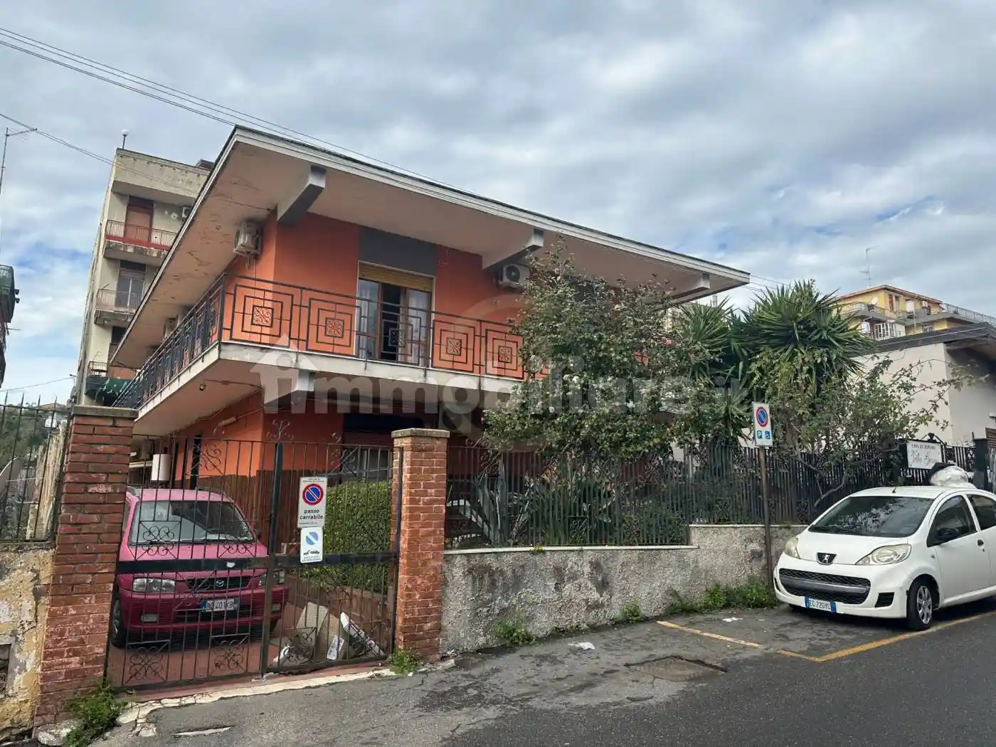 Palazzo - Edificio in vendita a Gravina di Catania