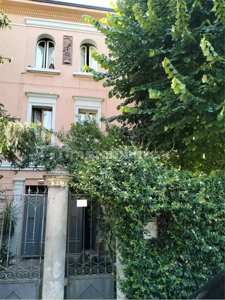 Casa indipendente in vendita a Modena