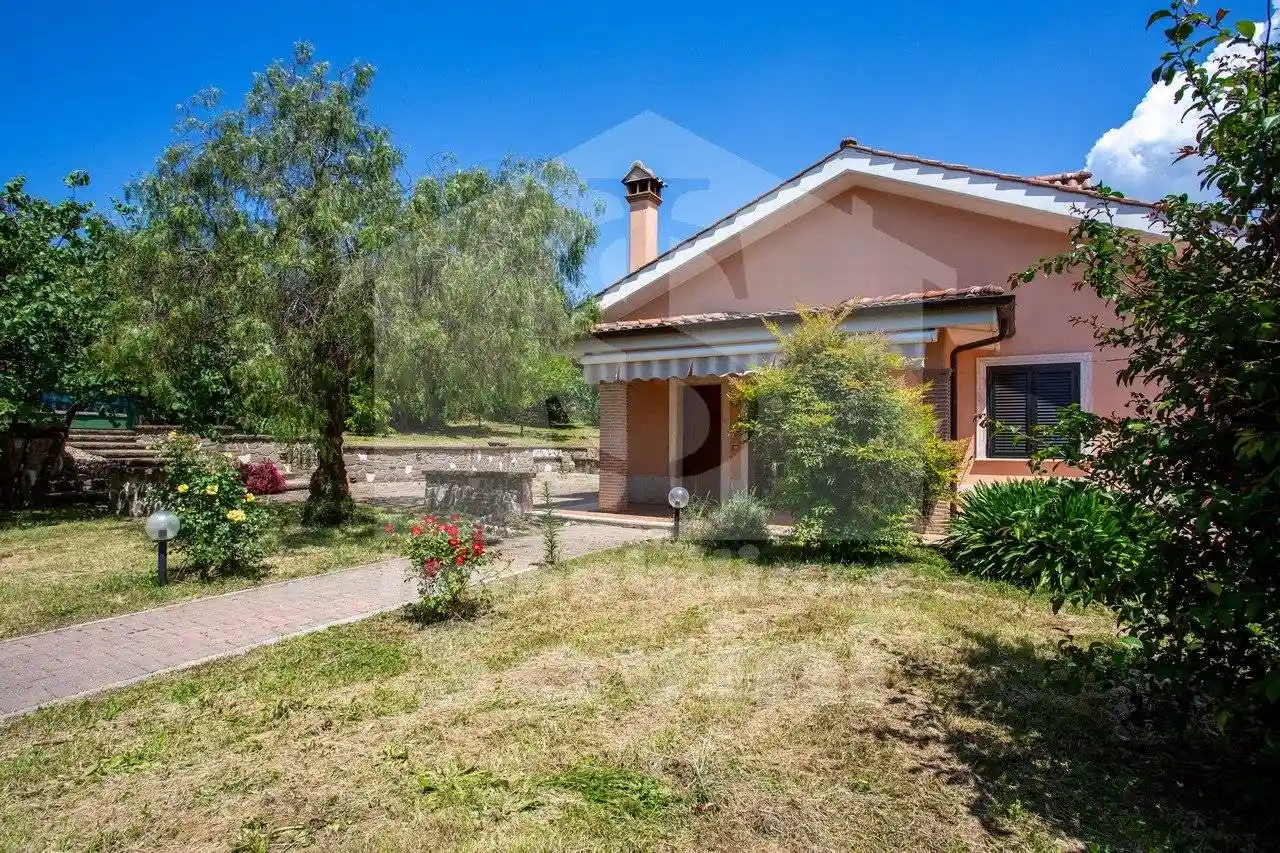 Villa in vendita a Genzano di Roma