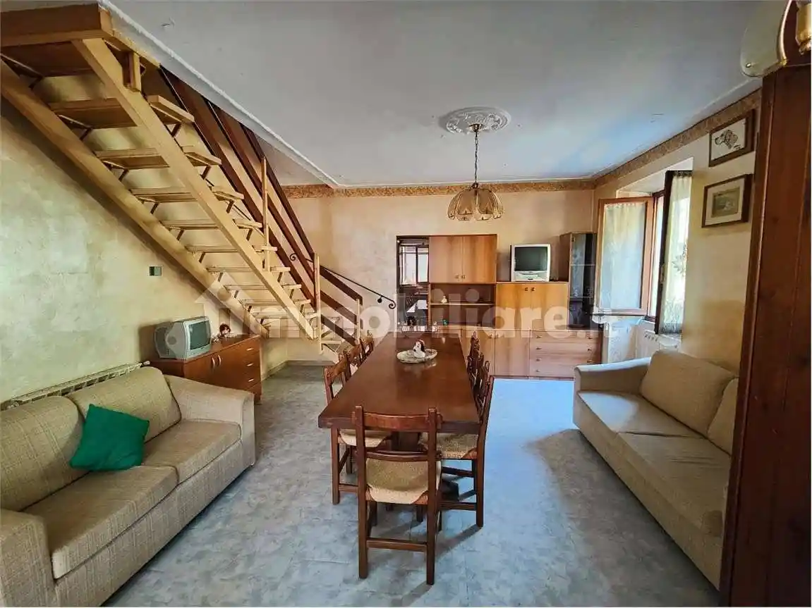 Casa indipendente in vendita a Luni