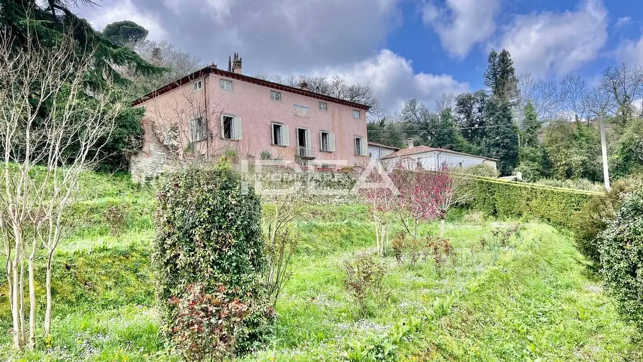 Villa in vendita a Lucca