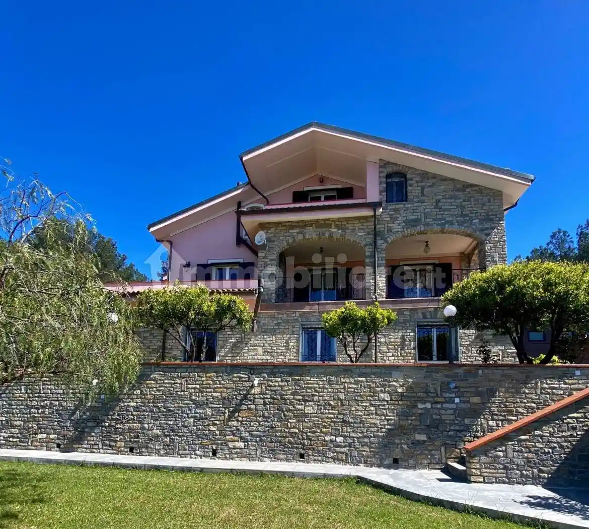 Appartamento in vendita a Imperia